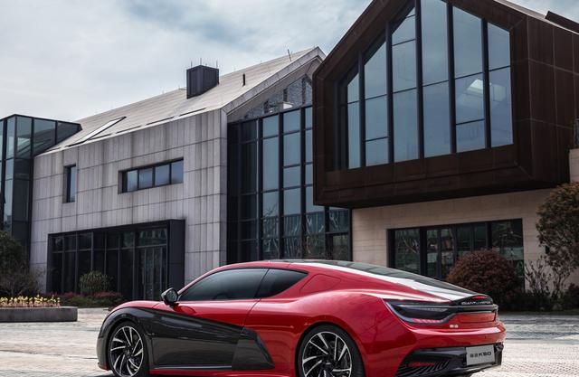 国产首款碳纤维跑车,挂着红蜻蜓车标!可惜要变成第二个美人豹