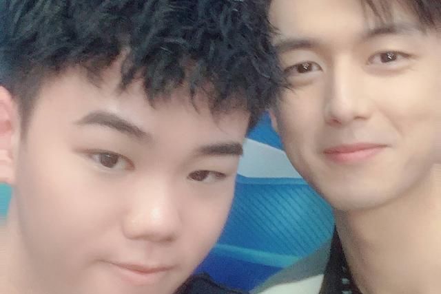 可杰向韩涵学习,直播看"爱情片"被封禁,老实形象毁于一旦