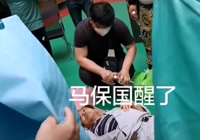 而获胜的老马早已含着笑意倒地呼呼大睡但在最新的视频中,马保国却