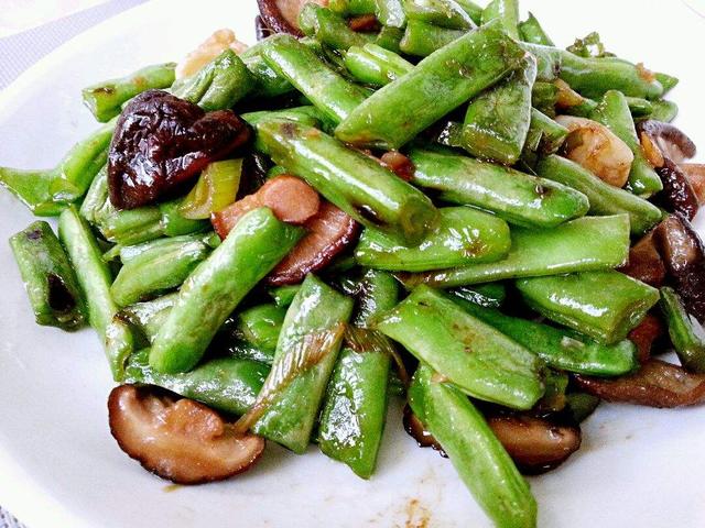 对于美味解馋咸香可口的豆角香菇炒肉也都是非常喜爱的吧