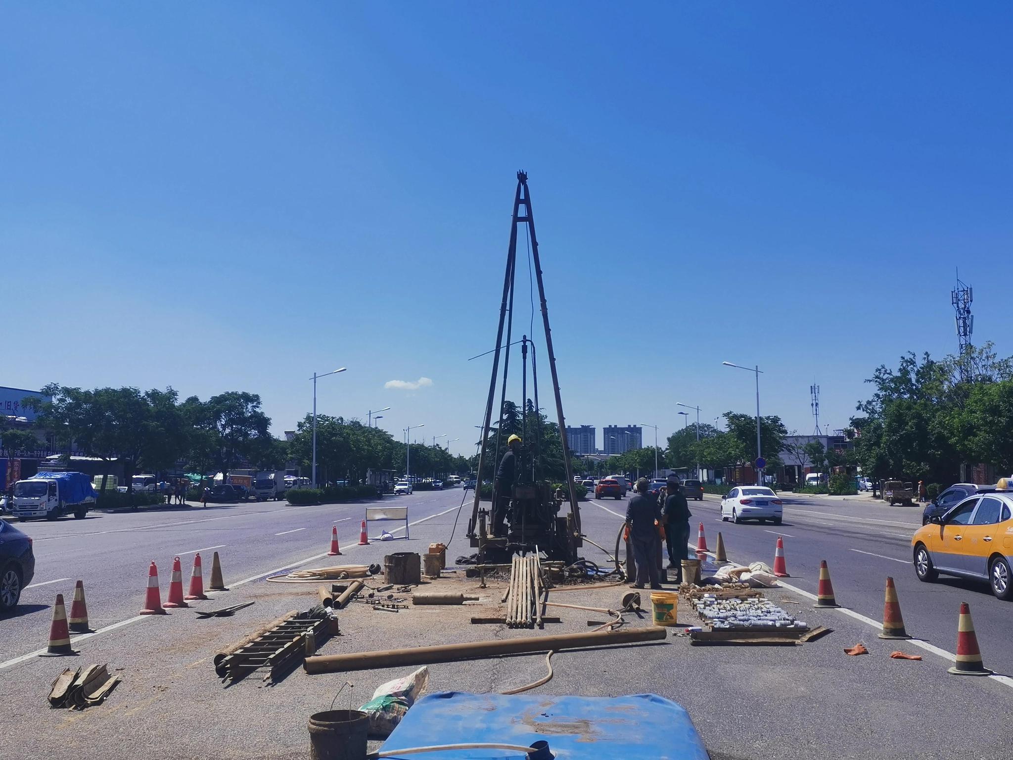 迎胜路南延工程将起于灵山大街,由此向南与泮河大街交叉,将穿过下旺村