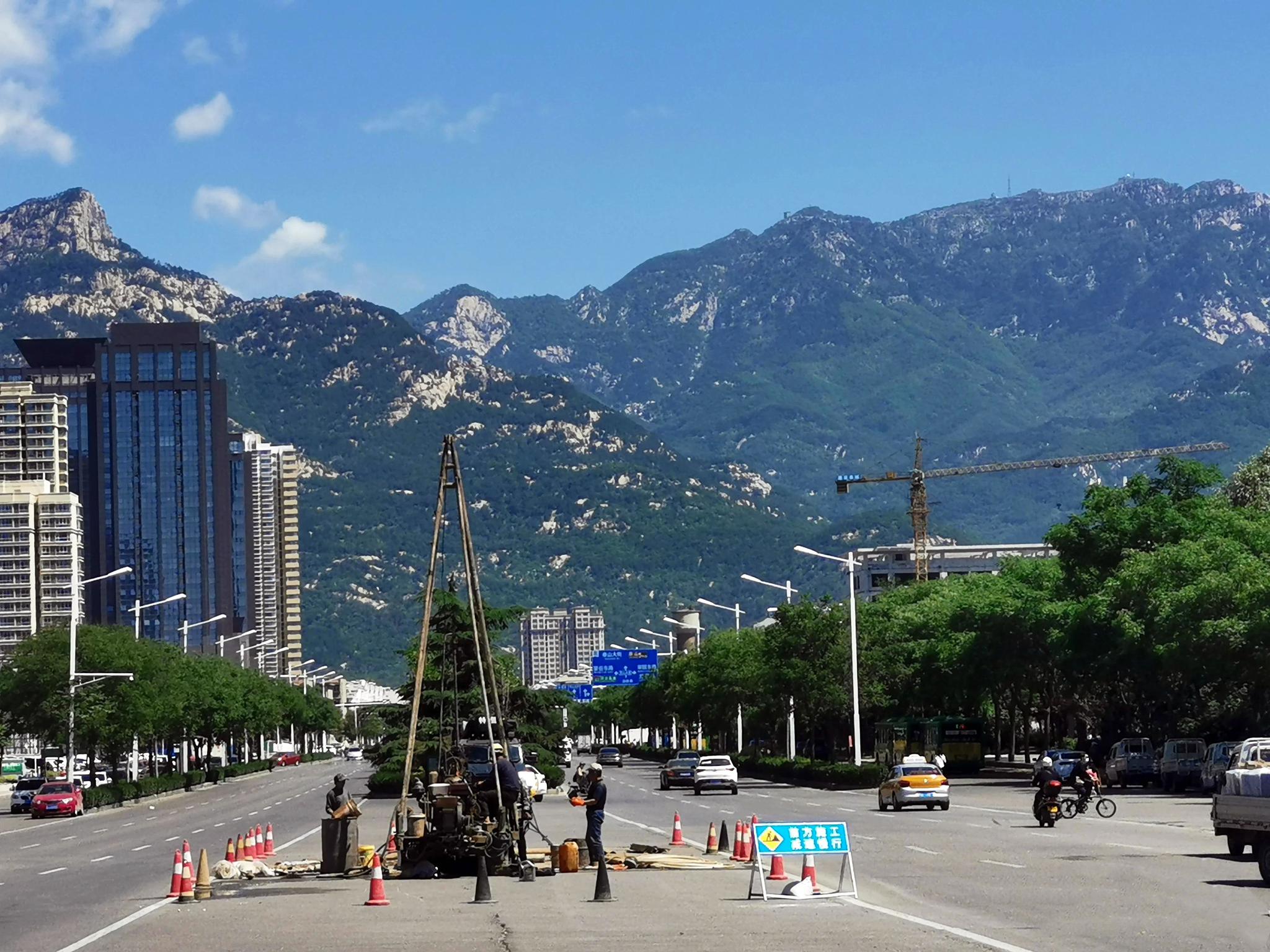 迎胜路南延工程将起于灵山大街,由此向南与泮河大街交叉,将穿过下旺村