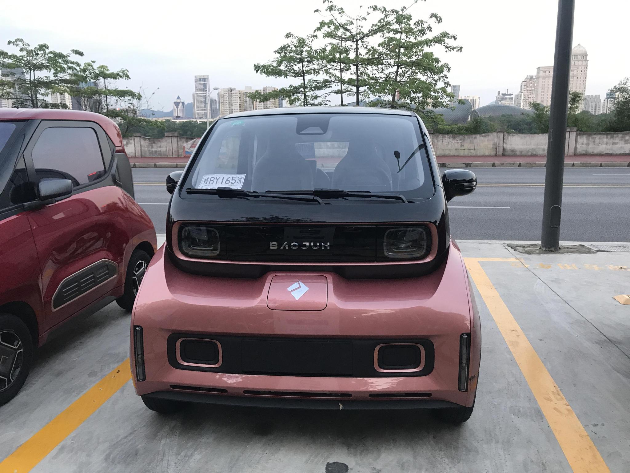 新宝骏e300路试谍照曝光