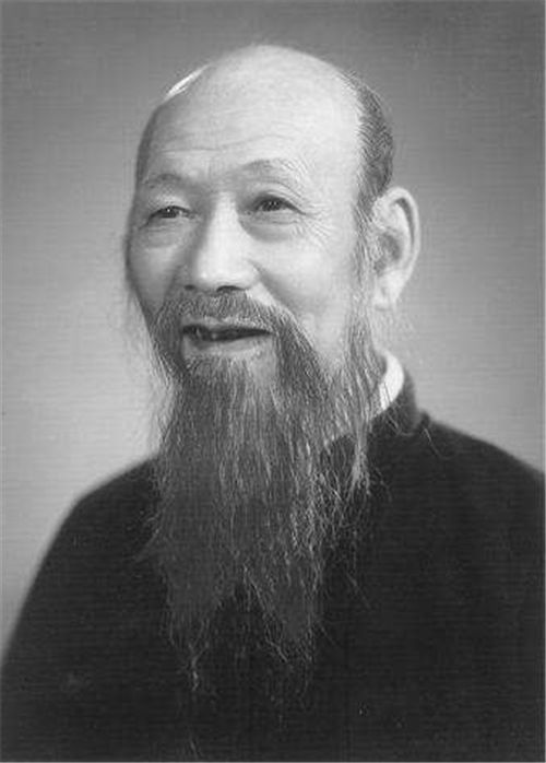 他辞官返乡,途中遇土匪打劫,翻开行李后,劫匪崩溃跪送他15公里