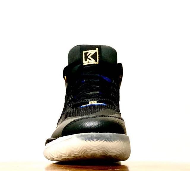 拥有鳄鱼皮加持的伦纳德一代,黑蓝配色尽显高级质感,何时发售