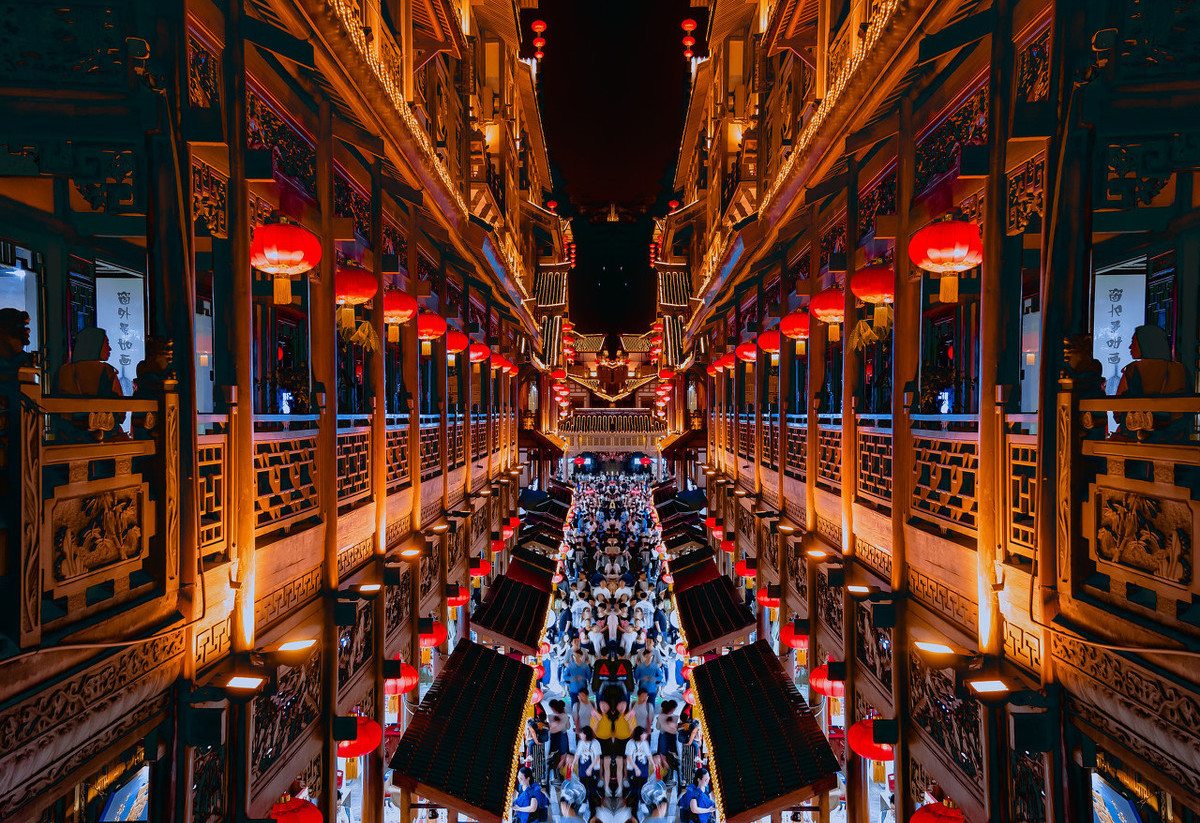 重庆洪崖洞虽然只是个商业街但最热门网红景区还是有它的魅力