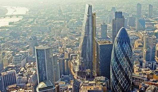 重庆首富:从白手起家到身价200亿,豪掷18亿抢下沙特王储豪宅!