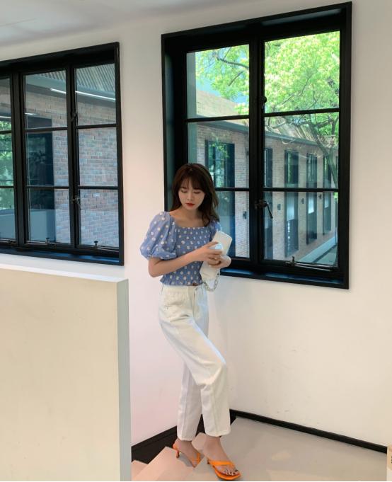 窄肩女生穿衣总是没有气场,记住这几个小技巧,轻松拥有完美比例