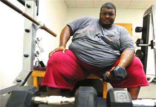 美国相扑之王体重830斤结婚一年后去世如今妻子却无人敢娶