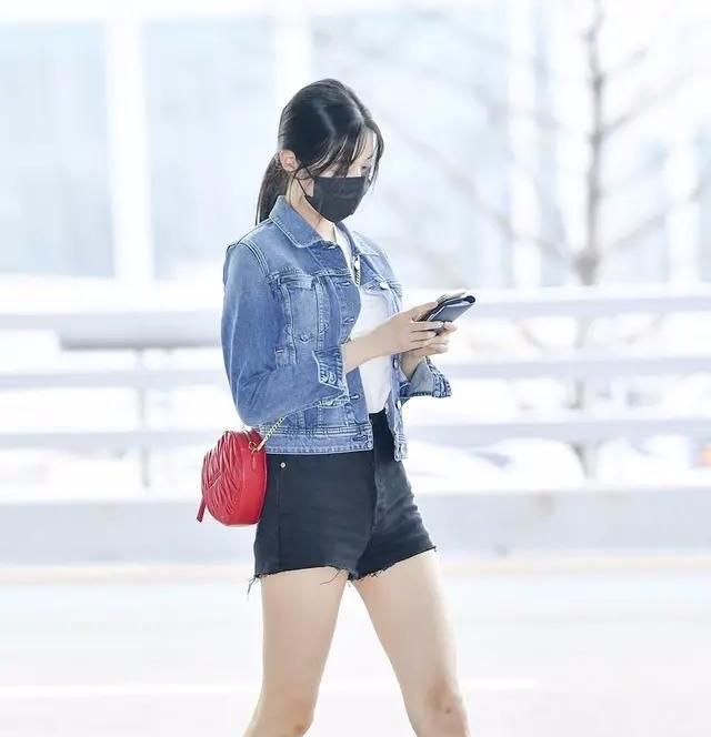 上传照片刻意把腿p短的张元英,实际腿长总是让人怀疑其真实性