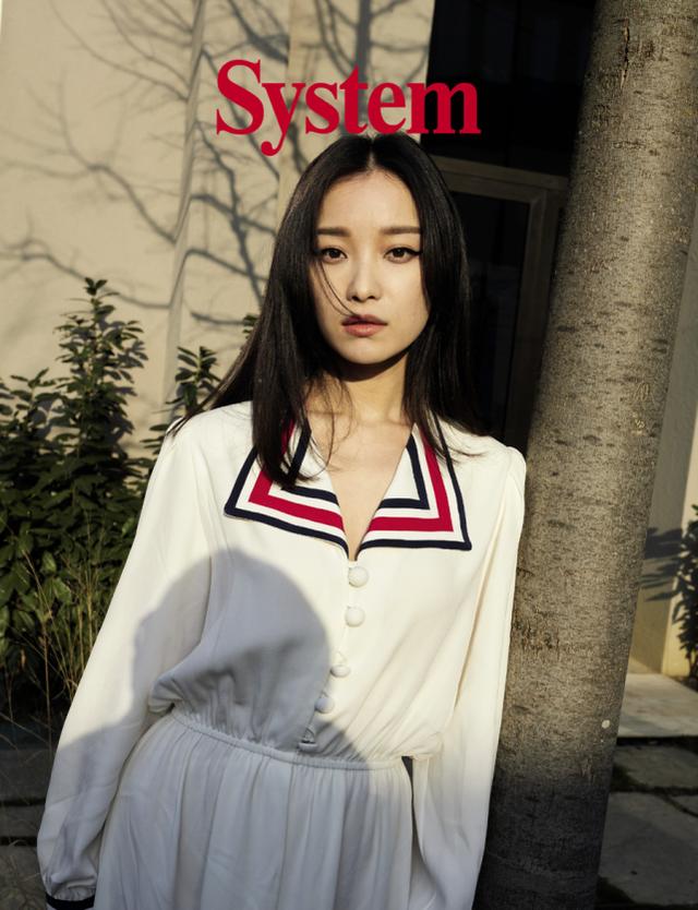 倪妮拍摄时尚大片,中分长发配通勤装,不愧是高级脸女神