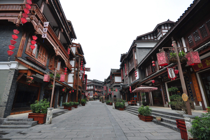 着酒文化,75分钟的高科技让游客痴迷|贵州|茅台古镇|酒文化_新浪新闻