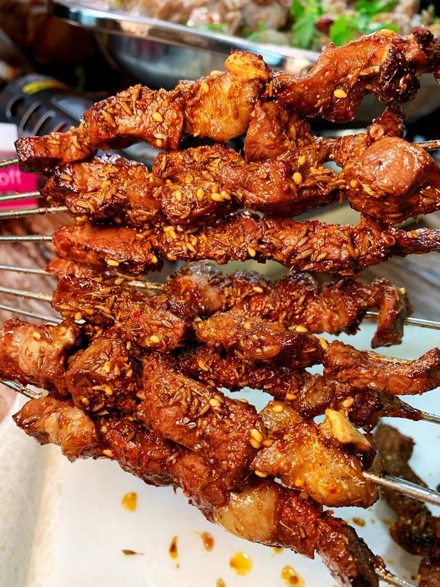 长春7年清真老店,羊蝎子,大肉串,熏酱,回头客天天来吃