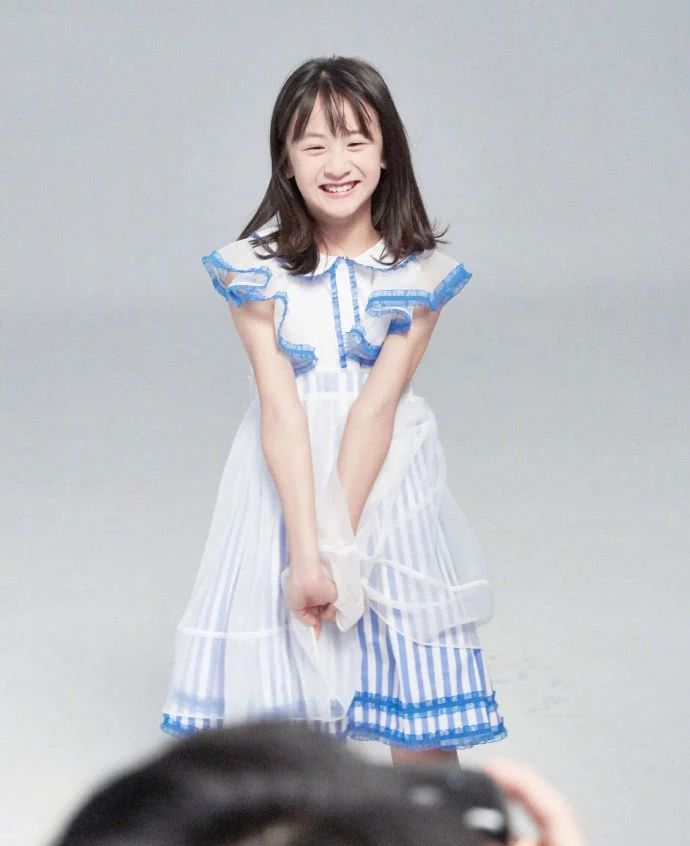 森碟,才12岁,这颜值简直了!