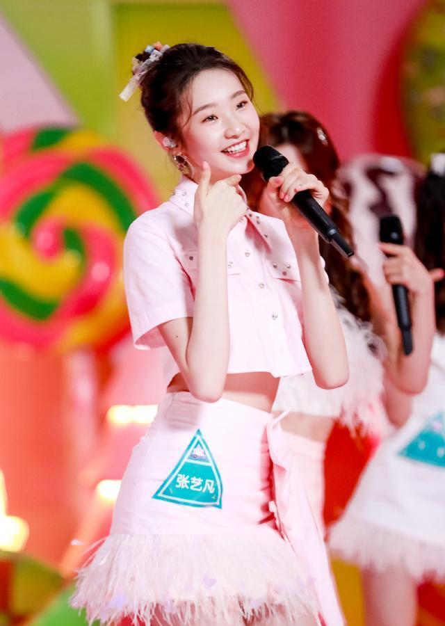 《创3》张艺凡再惹争议,直拍大白嗓被尬吹,网友捧杀要不得!