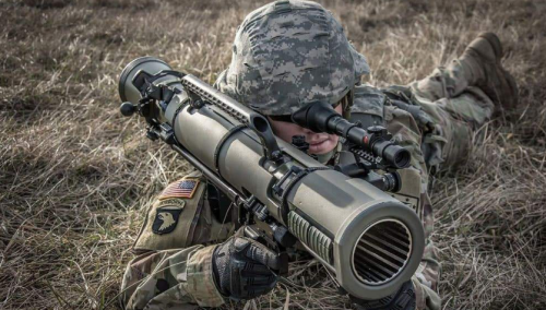 型号的古斯塔夫m4版本的重量得到了极大的减轻,其炮筒重量仅仅只有6