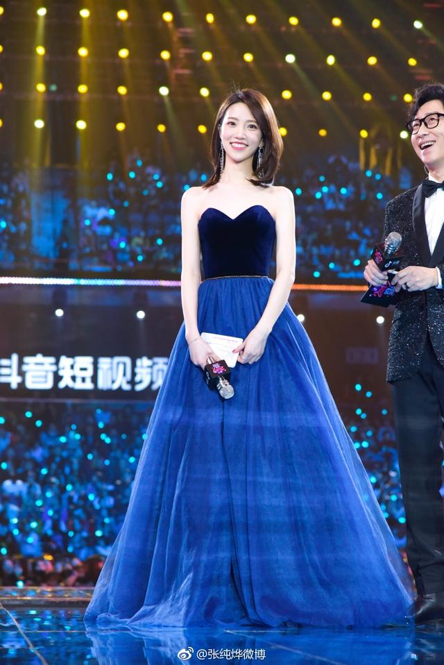 新相亲大会张纯烨颜值出众情商高新生代主持人中的实力担当