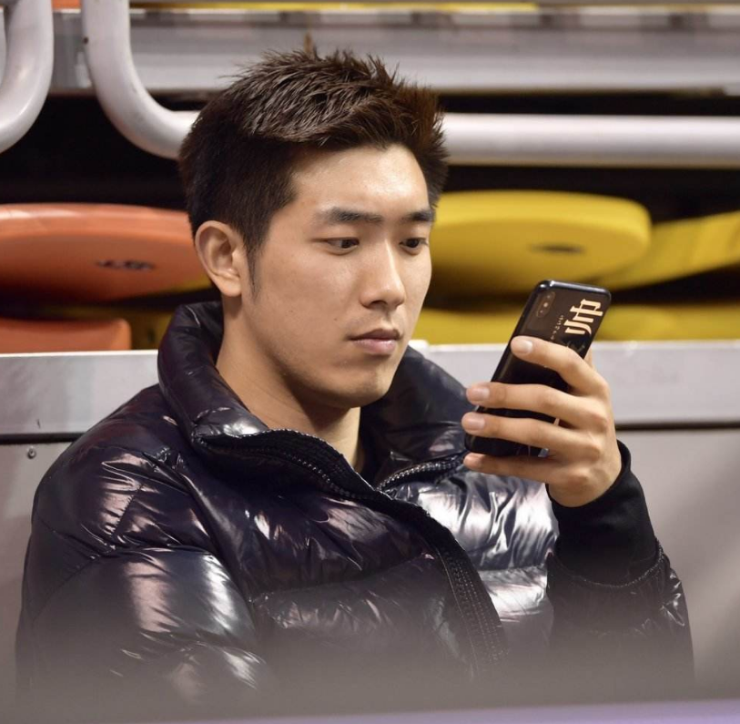 26岁吴冠希,透露恋情小秘密,靠俩爸爸帮忙,称自己说话有艺术性