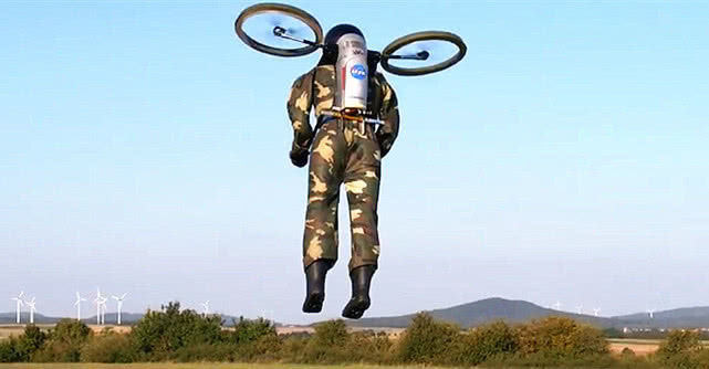 70多岁农民老爷爷发明人形飞行器,飞行高度可达800米