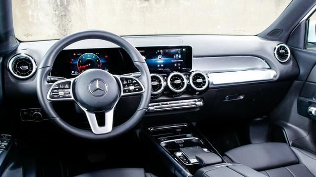 城市路况下试驾点评梅赛德斯奔驰glb 200感受如何