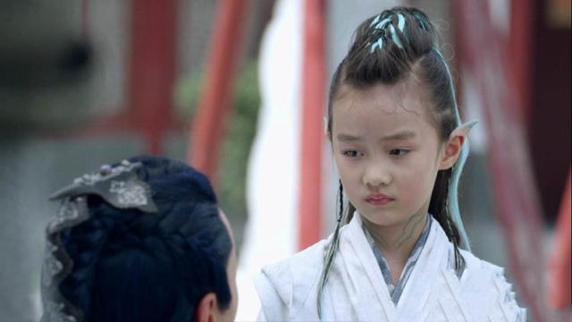 整个娱乐圈都等着她长大的"温宜公主"13岁了,近照又高又美