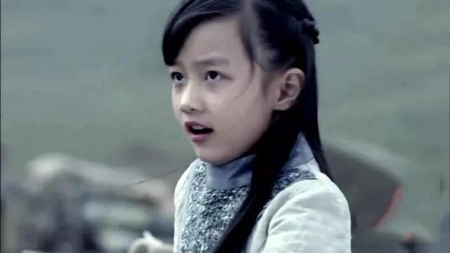 着她长大的"温宜公主"13岁了,近照又高又美纪姿含,2007年出生于北京市