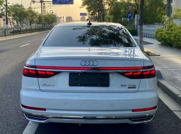 买回家后就得折价好几万元,一年后折价几十万元,白色的奥迪a8l保值率