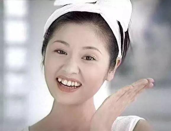 一口乱牙的赵薇,整牙前的范冰冰,未变脸的林心如,22年堪比换头