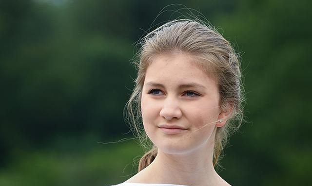 比利时王储伊丽莎白,报名参加军事学院,为未来做准备