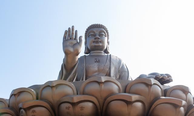 山东的5A景区，建有世界最大锡青铜大佛，重380吨成亮点