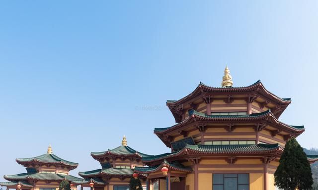 山东的5A景区，建有世界最大锡青铜大佛，重380吨成亮点