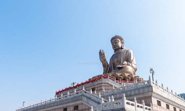山东的5A景区，建有世界最大锡青铜大佛，重380吨成亮点