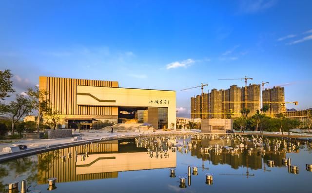 苍南台商小镇客厅工程今日正式通过竣工验收,苍南书城10月开放