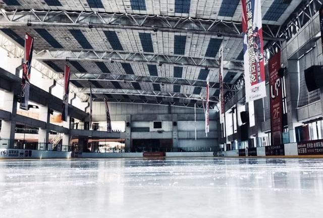 厦门中华城冠军溜冰场,1600㎡室内真冰场馆,国际级标准设备