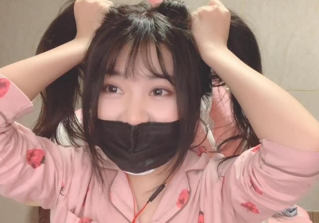 一夜狂揽70w小团团双马尾开播狂收礼物呆妹这次服了吧