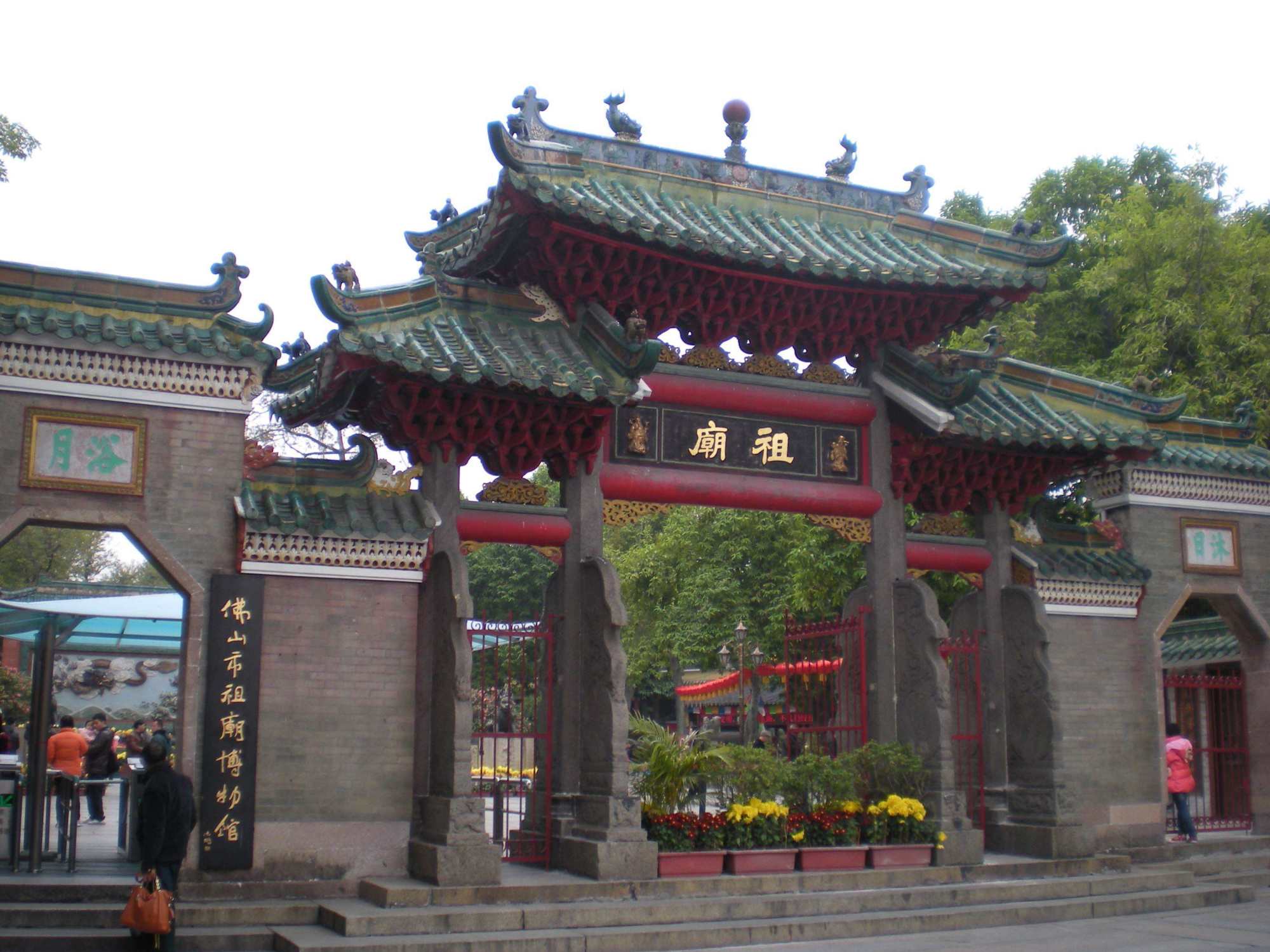 中国最强悍二线城市,常住人口不足800万,但gdp总量却突破万亿