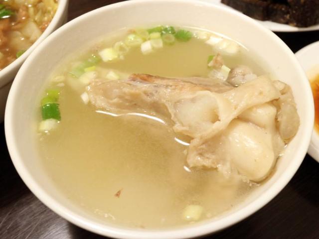 不管炖什么骨头汤直接加水炖可不行多加这1步汤汁又白又鲜