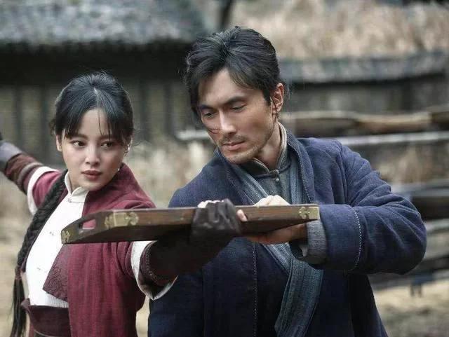 拿到这样一个小角色也是兢兢业业,既演出了红姑娘这位卸岭女将的土气