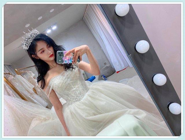 吴宣仪晒婚纱照看到她穿白纱的那一刻网友这女的也太绝了