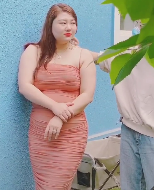 有种自信叫杨天真穿紧身裙无修图下看清全身照不当胖模可惜了