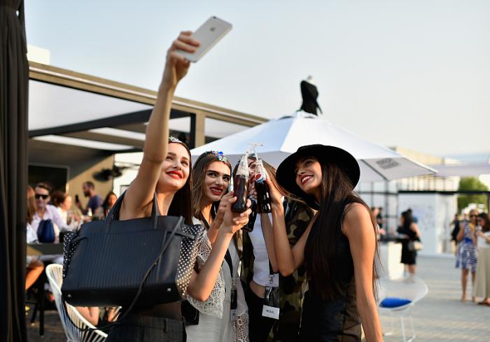 白天买奢侈品,晚上吃泡面鸡蛋,迪拜人很难赚到聪明中国游客的钱