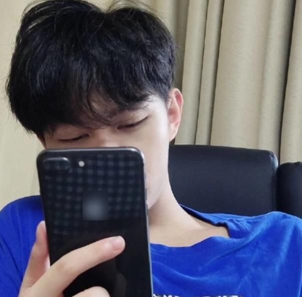 可杰"电影门"引发讨论,网友分为两派,孤影在直播间力挺他|虎牙|直播间