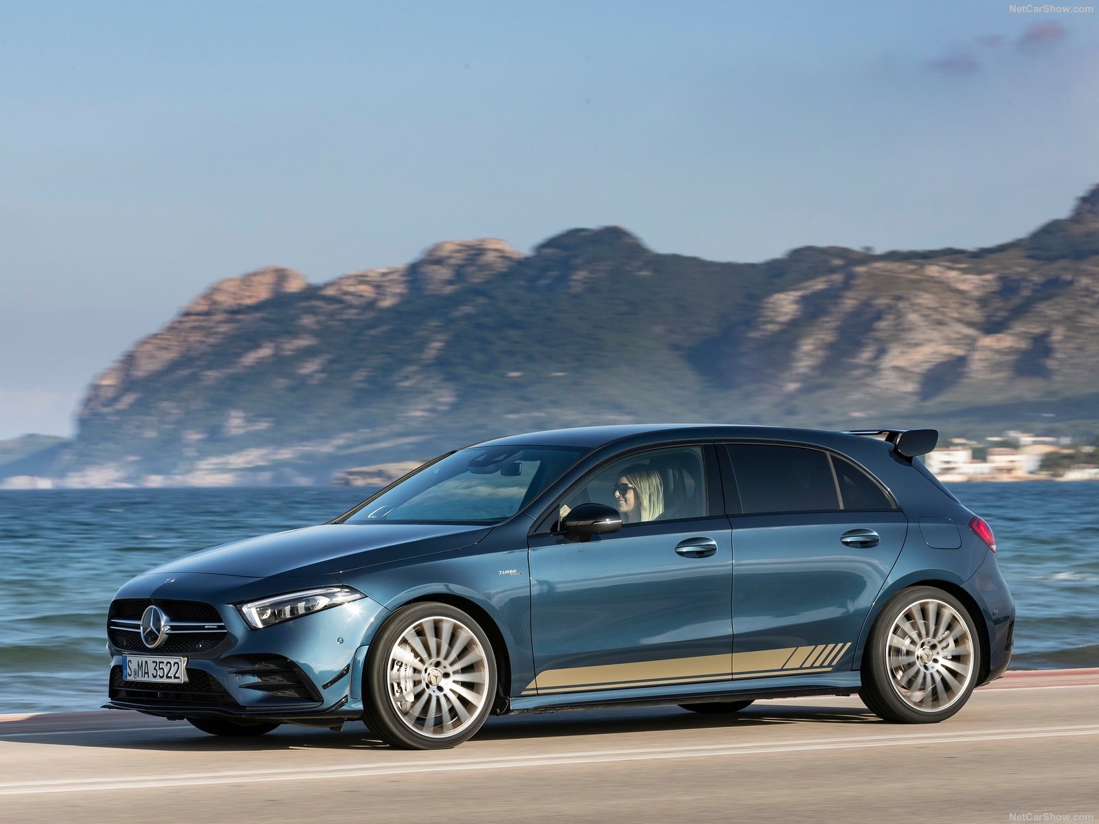 7秒破百的小钢炮来了!全新奔驰amg a35 4matic上市了!