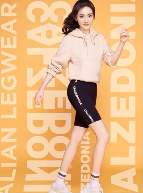 杨幂带火了骑行裤搭配上白袜后腿意外成小花里最细的