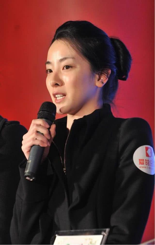 一种与众不同的感觉还是要进行一些深究的,比如说主持人李思思的很多