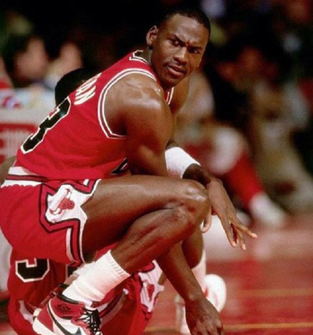 虽然垂直弹跳只有98cm,但是没有人会质疑乔丹的弹跳高度,就算乔丹没有