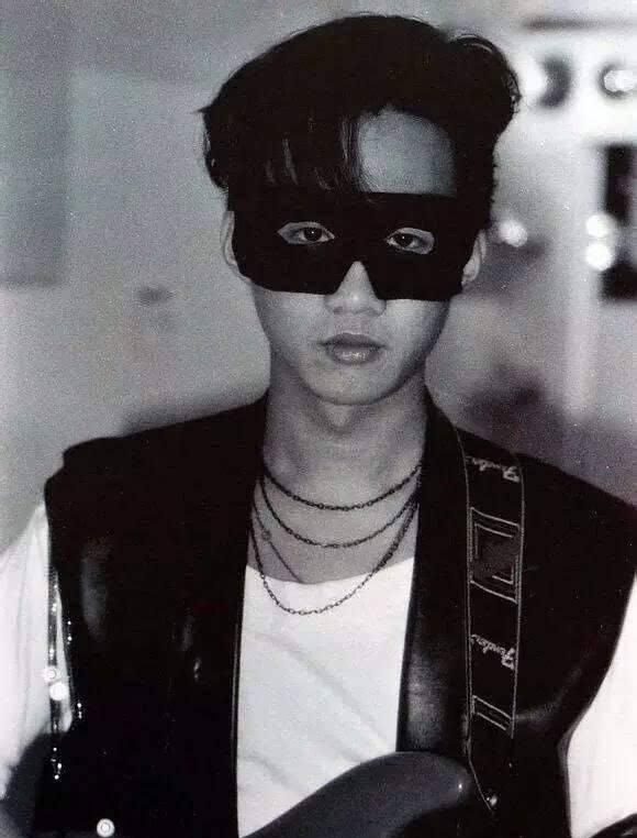 黄家驹带火了一种"前面轻狂,后面乖巧"的穿法