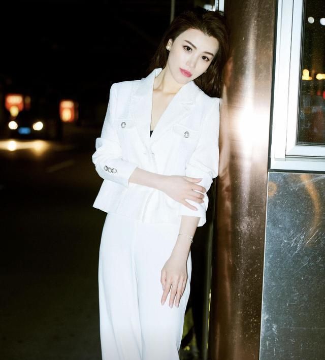 刘翔前妻葛天现身拍写真,穿古风旗袍惊艳众人