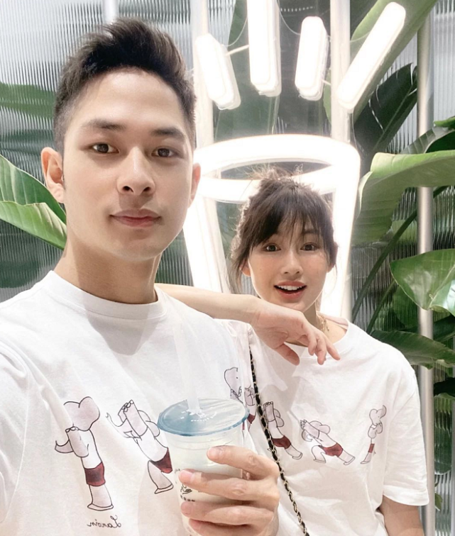 陈燃抱十个月儿子,与老公穿情侣衫庆520,俩人越来越有夫妻相