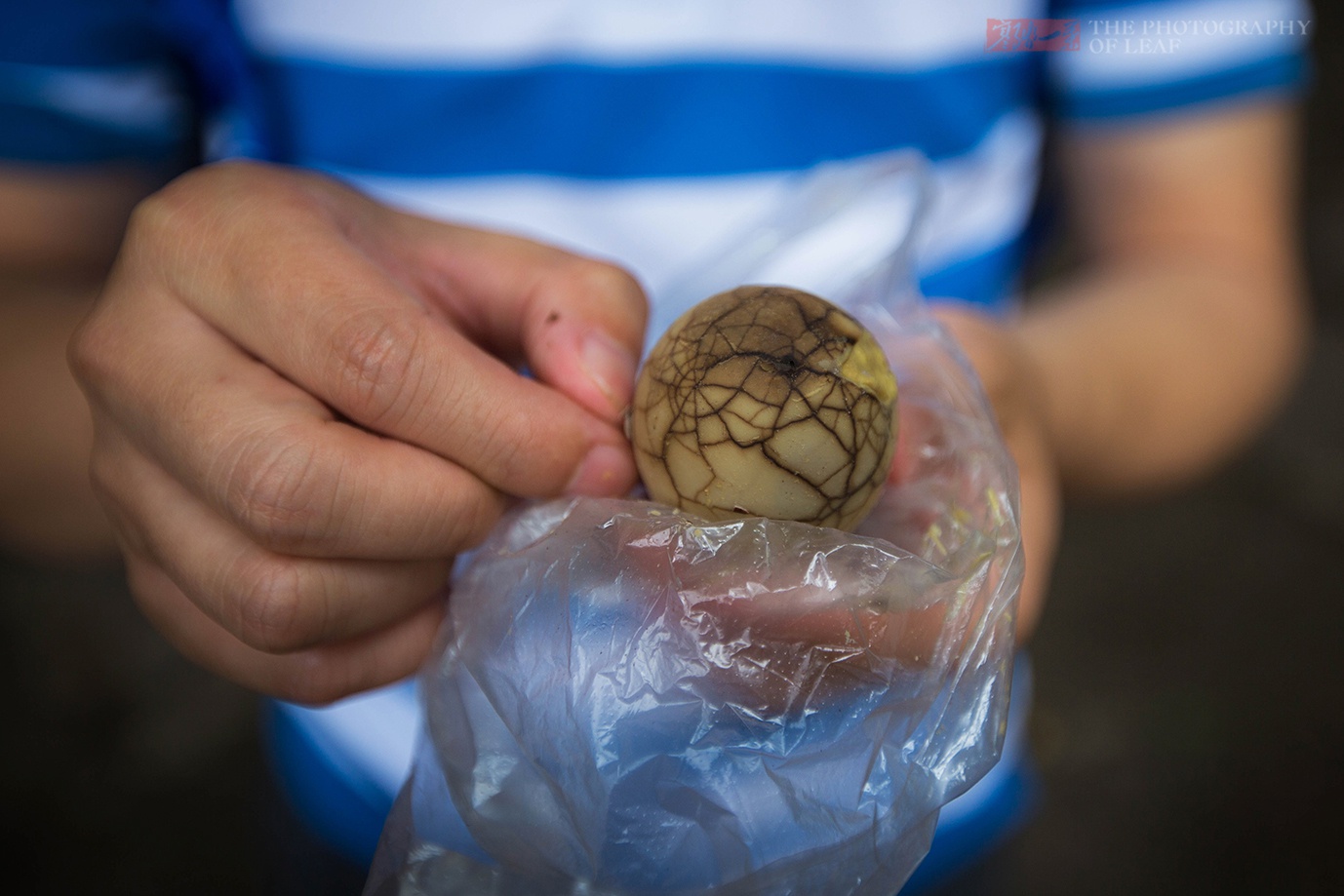 福建一小卖部一年租金300万,用来卖茶叶蛋,5块钱一个游客抢着买